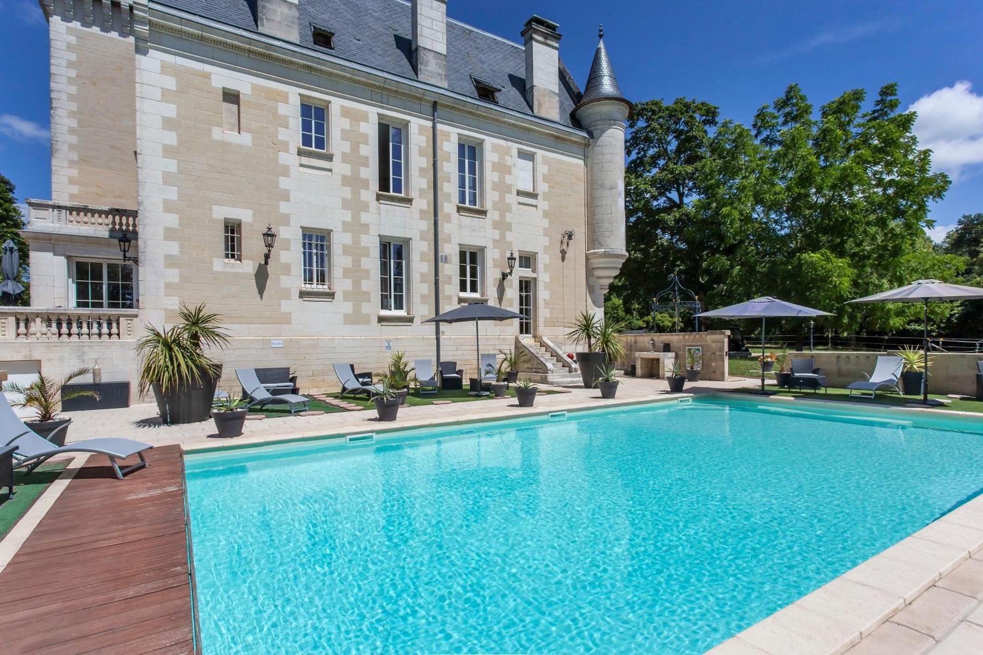 Chateau De Bellevue Et Avec Piscine Chauffée Couette-café *