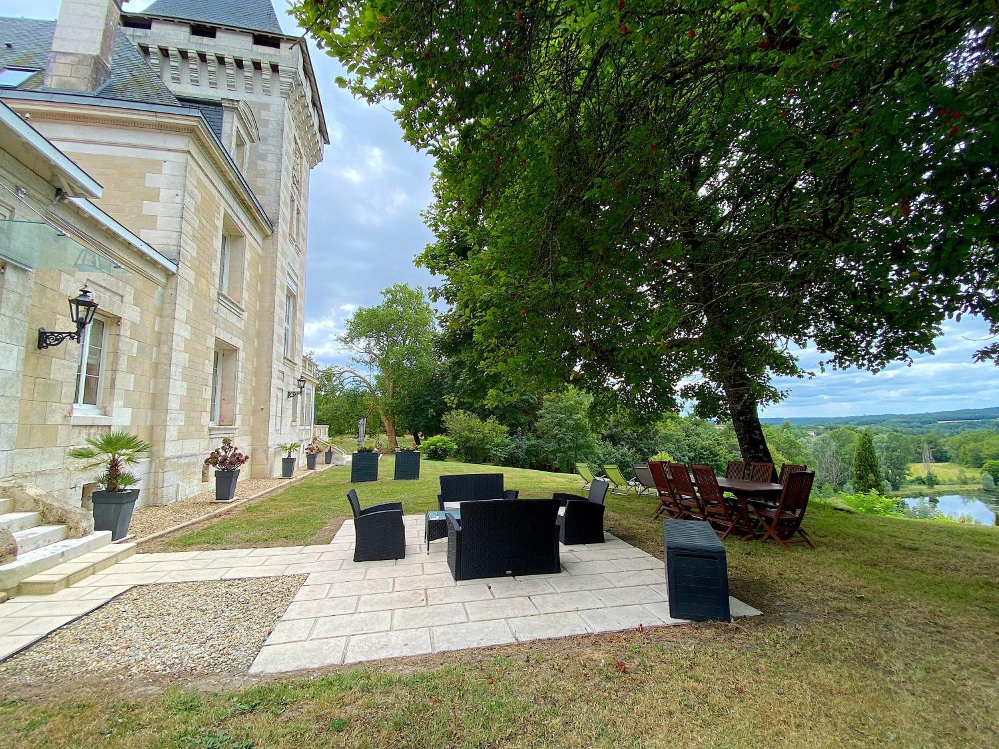 Chateau De Bellevue Et Avec Piscine Chauffée Couette-café *