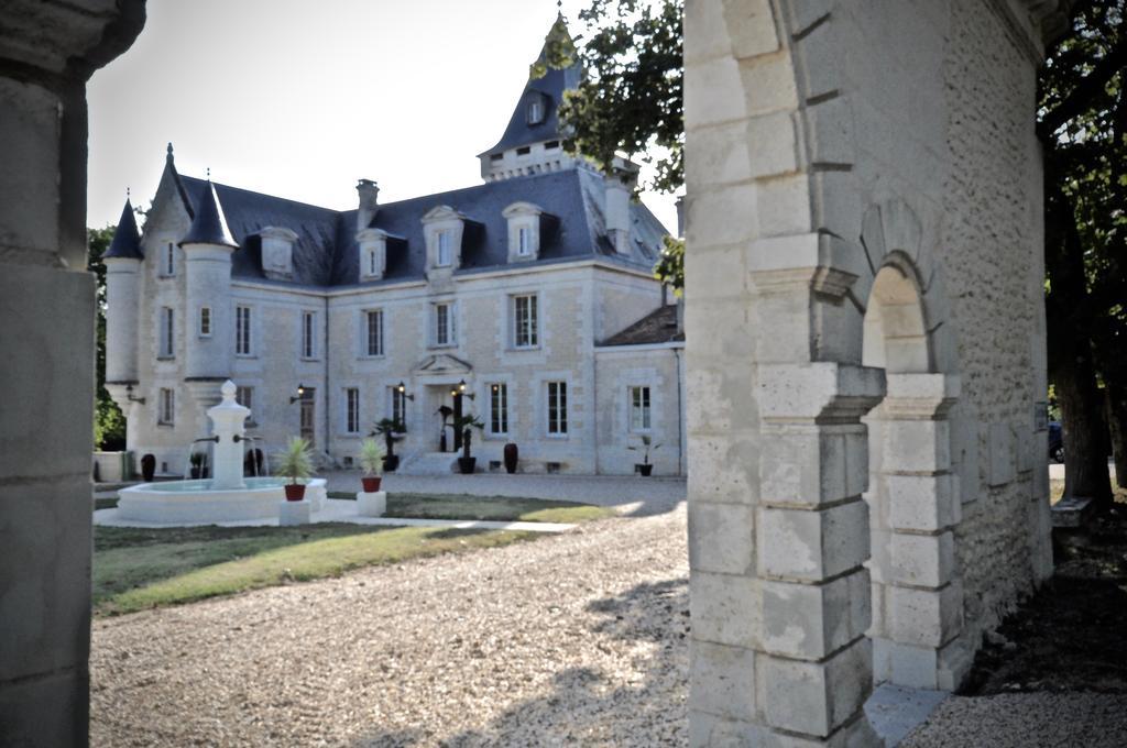Chateau De Bellevue Et Avec Piscine Chauffée Couette-café Saint-Avit (Charente)